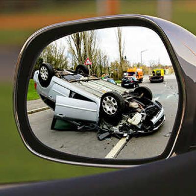 Gdy widzisz wypadek jadąc samochodem z wypożyczalni